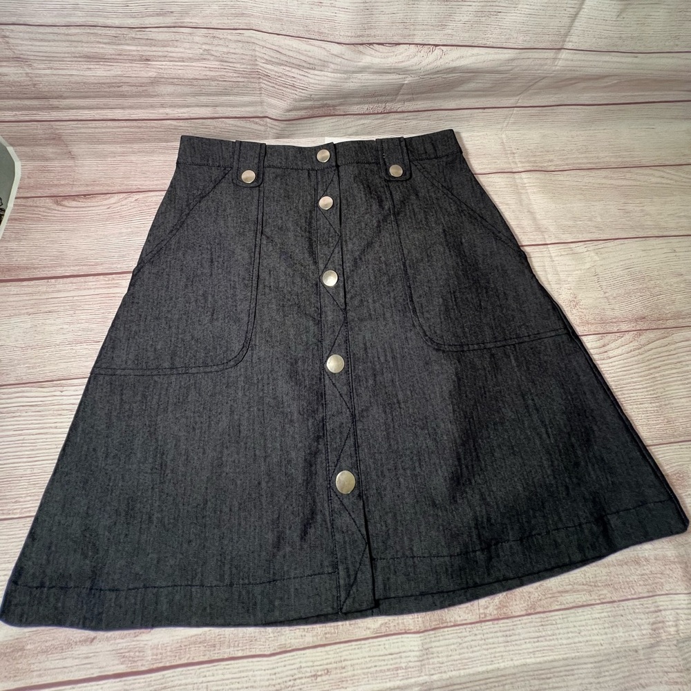 Stylish Denim Button-Up Skirt with pockets Sz 6